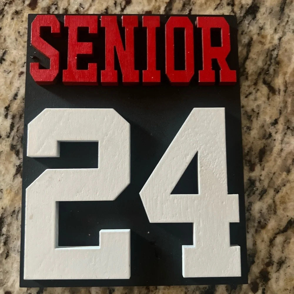 🧑‍🎓2024 Grad Display Items - Picture 2 of 6